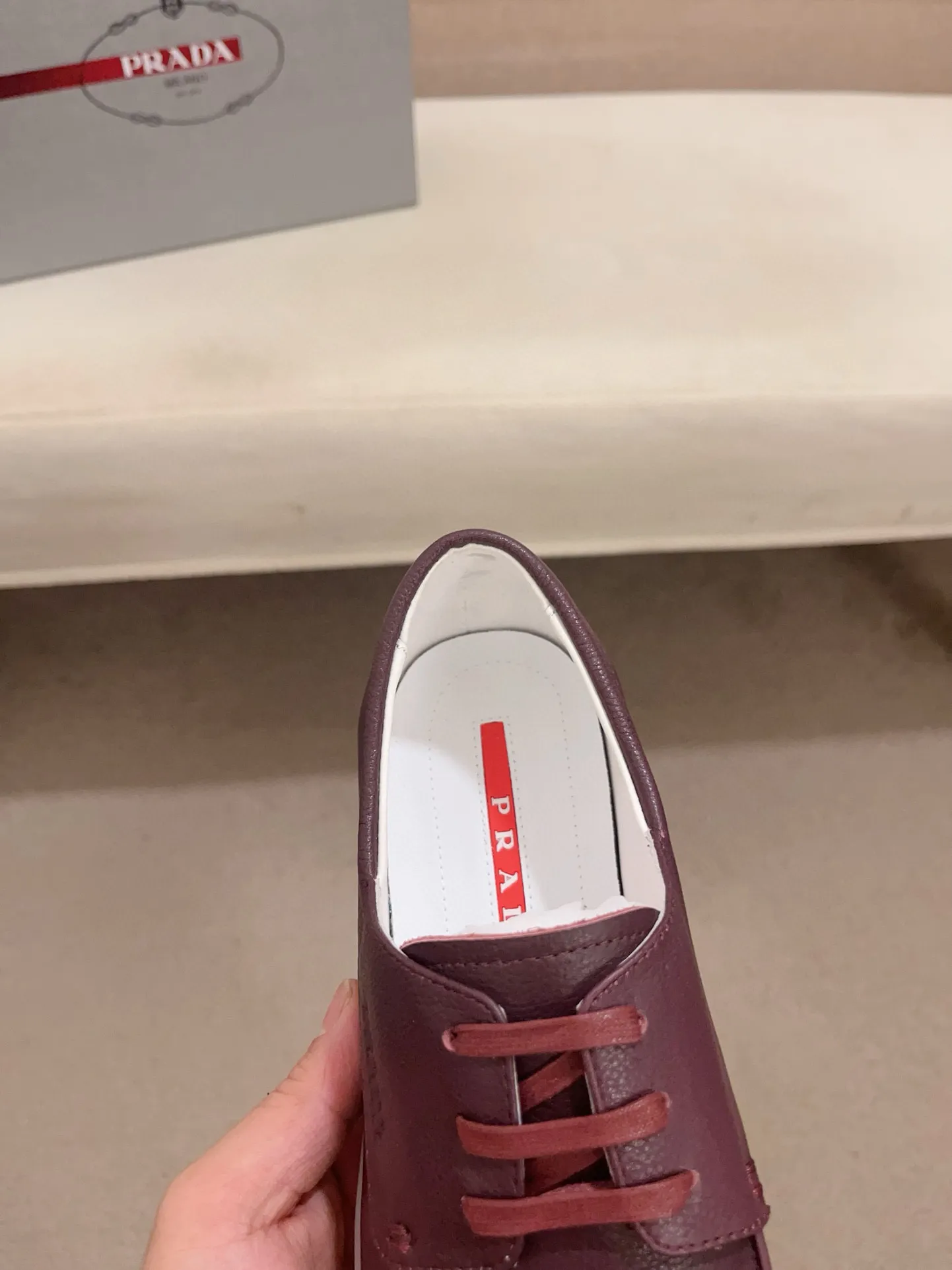 Men's shoes 💰 540💰 ✔️✔️✔️Higher version High-quality new PRADA (Prada) counters are launched at the same time. The new men's shoes and 😘 fabrics are made of high-tech glue-making technology. Lining: Full cowhide lining. 👍🏿 High-end ☄️ air-cushion molded anti-slip rubber outsole, exquisite lines, simple and elegant, comfortable and high-end for leisure travel. Code number: 38 to 44 (45 can be customized and cannot be returned or exchanged)